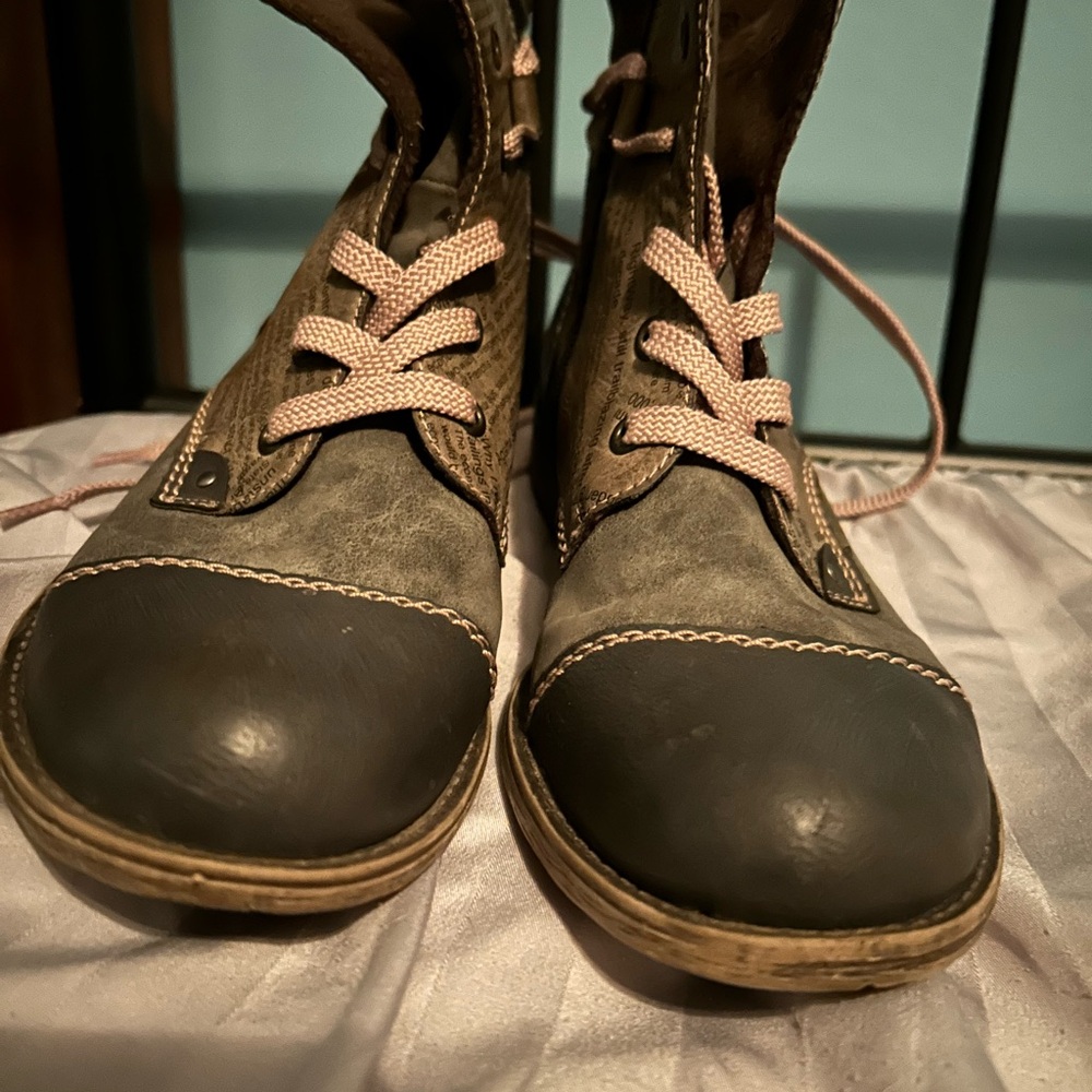Rieker boots size 9
